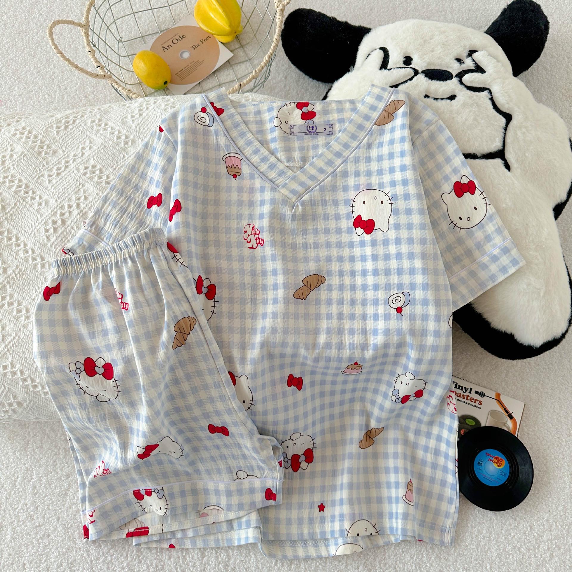 

Женский шелковый пижамный комплект с V-образным вырезом и рисунком из мультфильма - Летняя коллекция с коротким рукавом 2022 года M