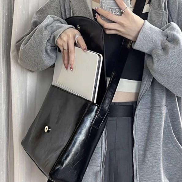 Korean INS 2025 Summer New Niche Design Bag Retro Large Capacity Textured Commuter Crossbody Messenger Bag
