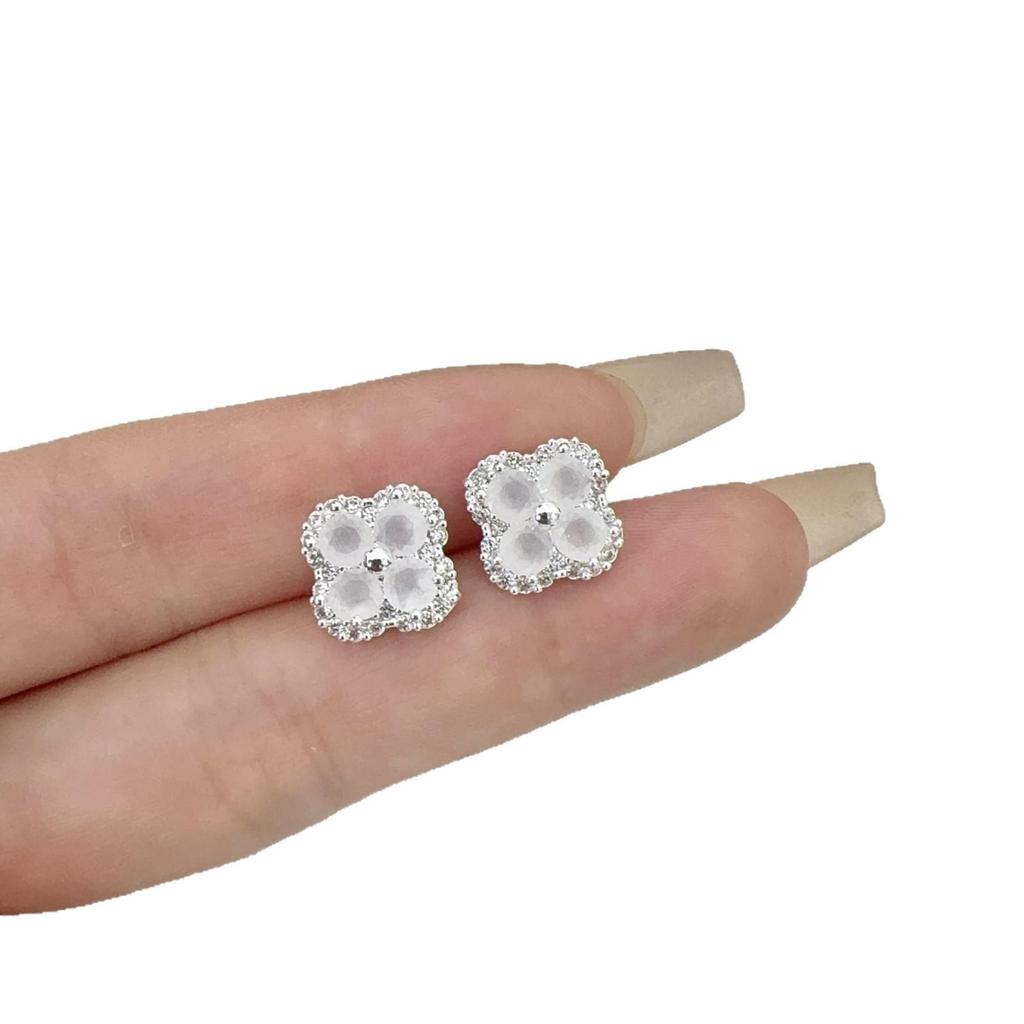 Neue Zirkon-Blumenstecker - Elegant und vielseitig für Damen