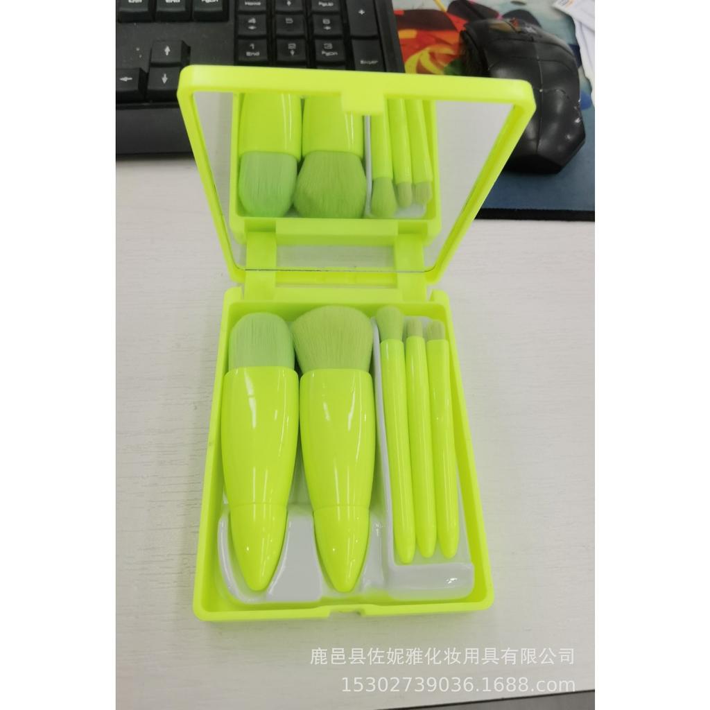 Foundation Brush, Loose Powder Brush, Eye Shadow Brush, 5 Pieces with Makeup Mirror, Travel Makeup Brush Set, Mini Portable Boxed Makeup Brush