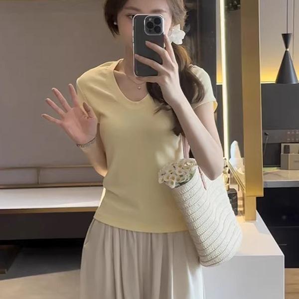 

Women s Minimalist U-Neck Short Sleeve T-Shirt, Summer 2025, Slimming and Flattering. S жовтий