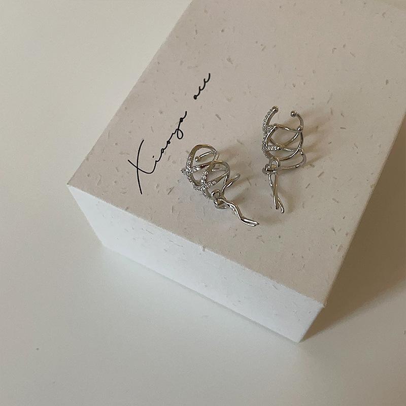 Zircon Straps, Bow, Earbone Clips, Women'S Niche Design Sense, Elegant, High-End Temperament, Fashionable And Versatile Earrings, Earrings.