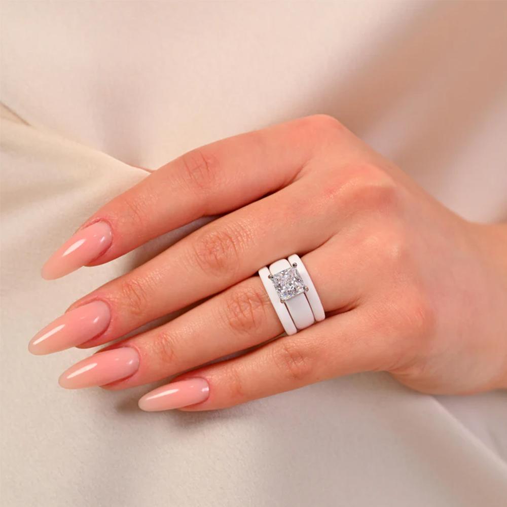 Prinzessschliff Zirkonia Ring mit 3-lagigem weißen Keramikband, Moderner klobiger kupferbeschichteter Statement Ring, Brautversprechen Schmuck