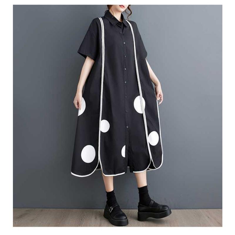 Volné šaty střední délky s uměleckým retro potiskem krajky