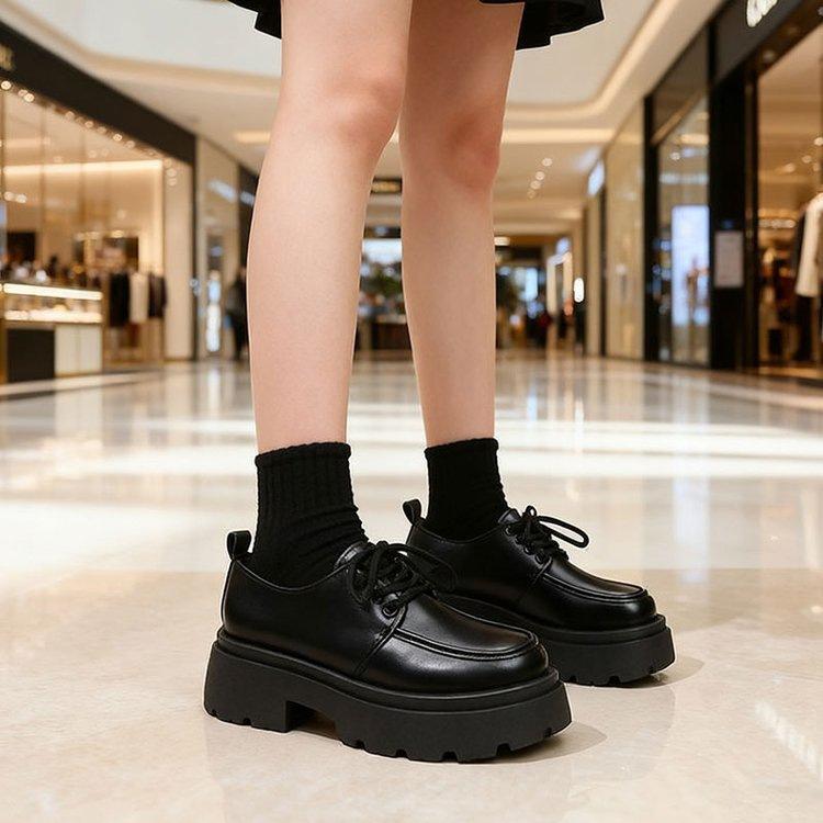 Czarne mokasyny na grubej platformie sznurowane damskie 2025 jesień nowe platformowe w stylu brytyjskim małe skórzane buty podwyższające muffin pojedyncze buty