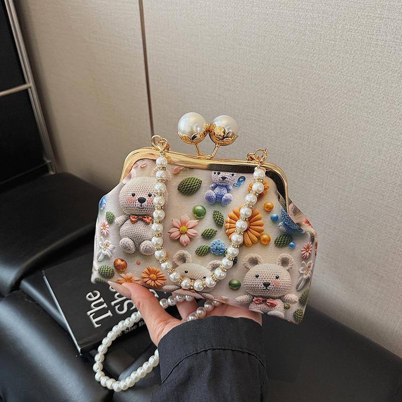 Niche Portable Small Bag Women's Summer New Pearl Chain Shoulder Bag Fashion Messenger Shell Bag