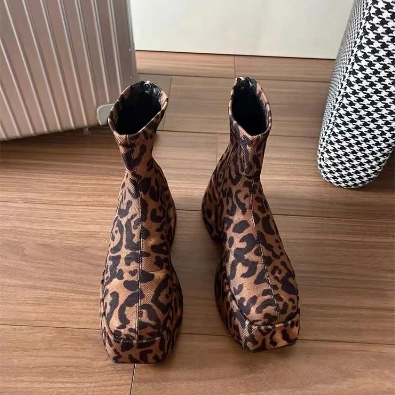 Pantofi de modă cu talpă groasă pentru femei 2024 Moda de stradă Cizme de damă cu imprimeu leopard Pantofi de petrecere punk la modă și versatili