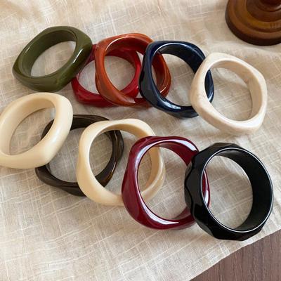Acrylic Twisted Square Bangle: Elegant High-End Commuter Bracelet for Women