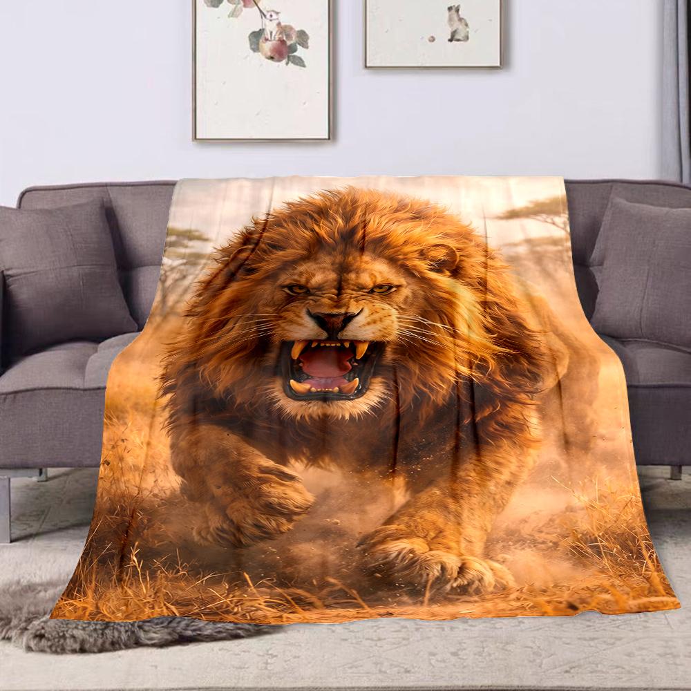 "Wild brüllender Löwe in der Savanne" Gemusterte Flanelldecke, perfekt für Schlafzimmer, Wohnzimmer, Sofa oder ein kleines Nickerchen