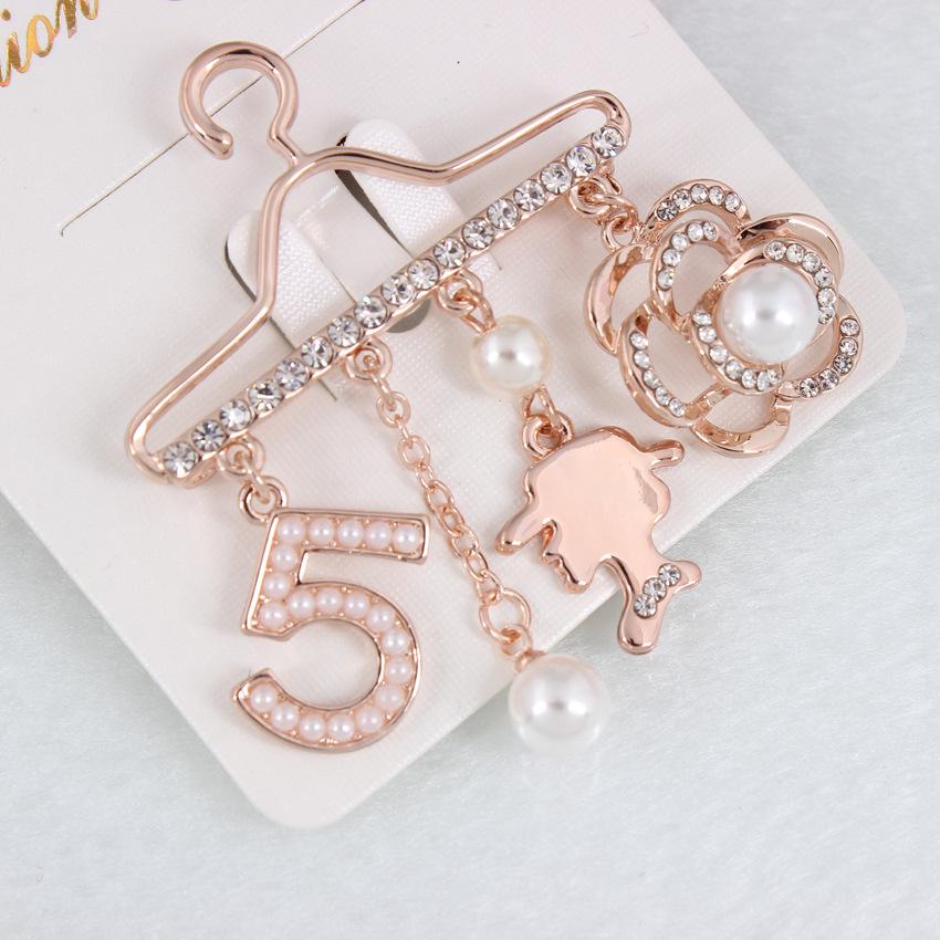 Women Girls Refined Creative Hanger Brooches Personality Number 5 Breastpin