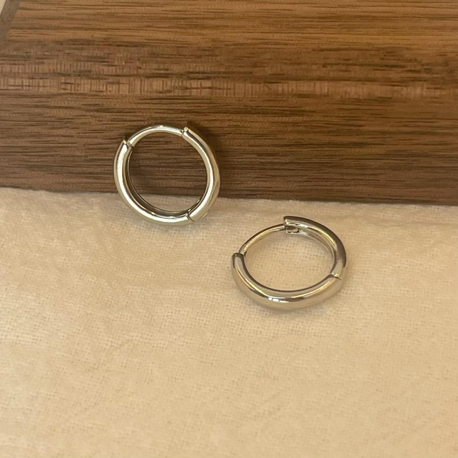 

Серьги из нержавеющей стали 6-15 мм, минималистичные, классические, круглые, золотого цвета, для женщин, мужчин, крошечные серьги-кольца Huggie, рок-украшения, подарок 6mm ( Tiny )