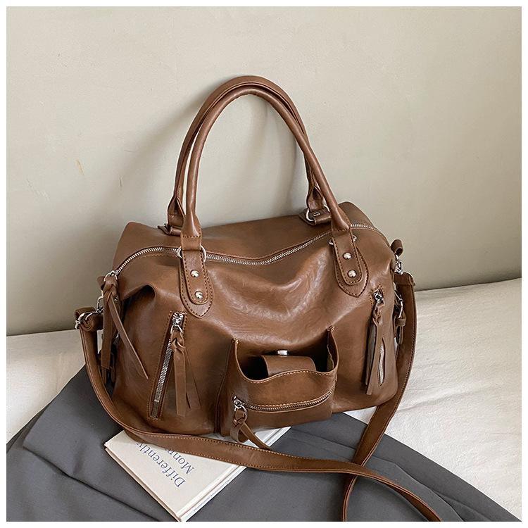 Large capacity American retro shoulder tote bag 2025 autumn new foreign style commuter oblique span bag portable underarm bag