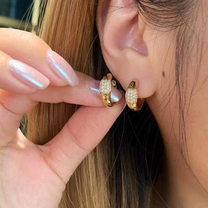 Earrings for women, exquisite and small lady jewelry, French fashion