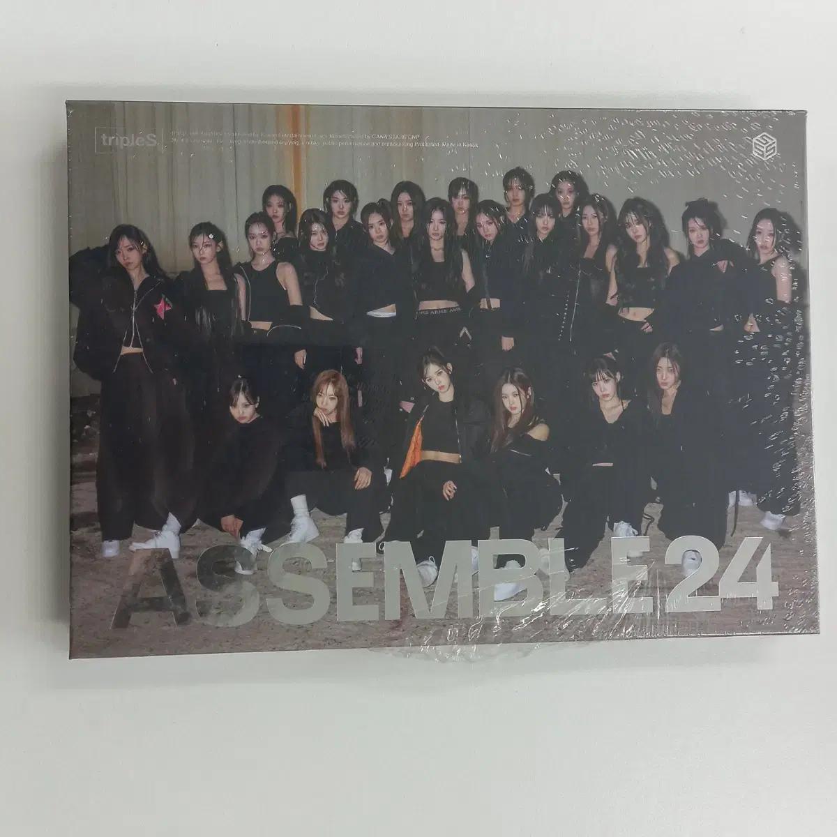 

Triples S24 Assembled Sealed Photobook