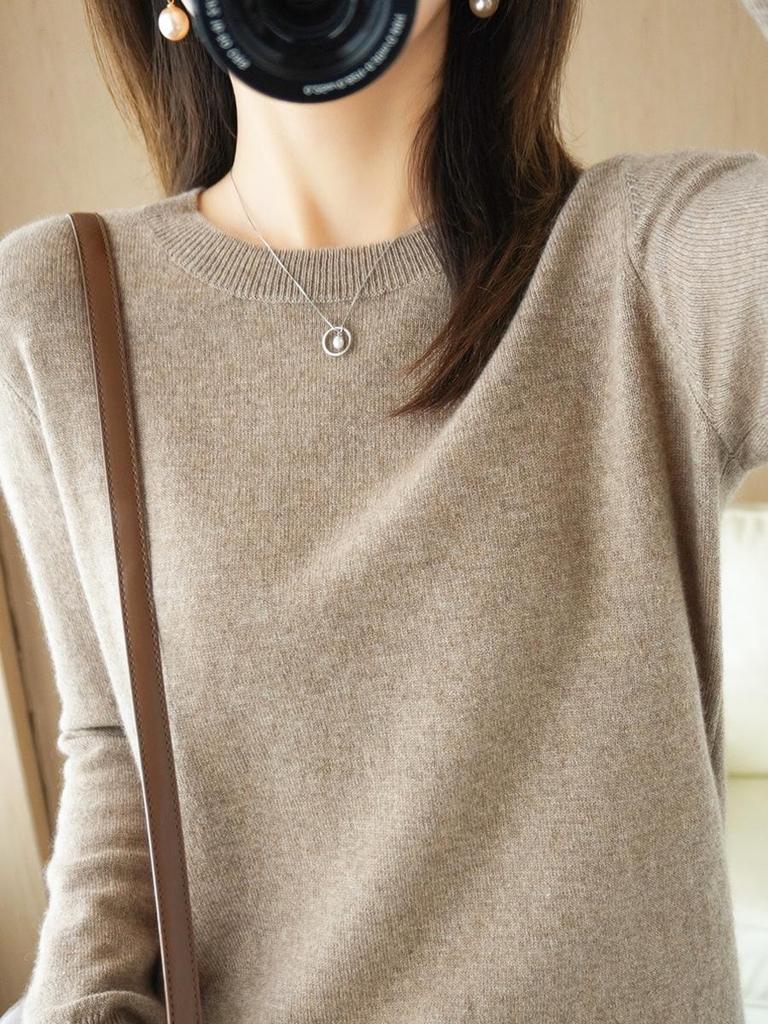 Women's Round Neck Solid Color Knitted Pullover Sweater - Autumn/Winter Long Sleeve Korean Style.
