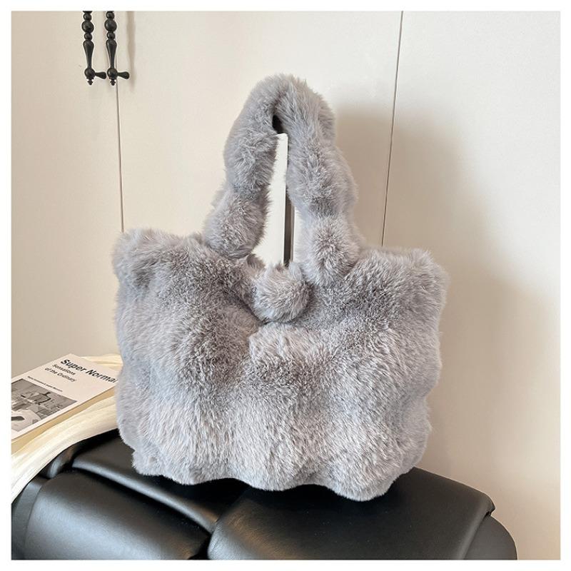 

Plush bag women s large-capacity new autumn and winter shoulder underarm bag plush commuter tote bag серый