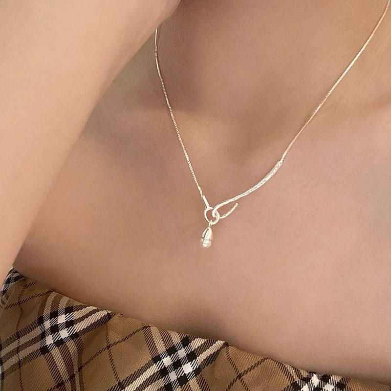 S925 Sterling Silver Pearl Clavicle Chain Necklace: Japanese-Korean Cold Aesthetic, Versatile Design for Women