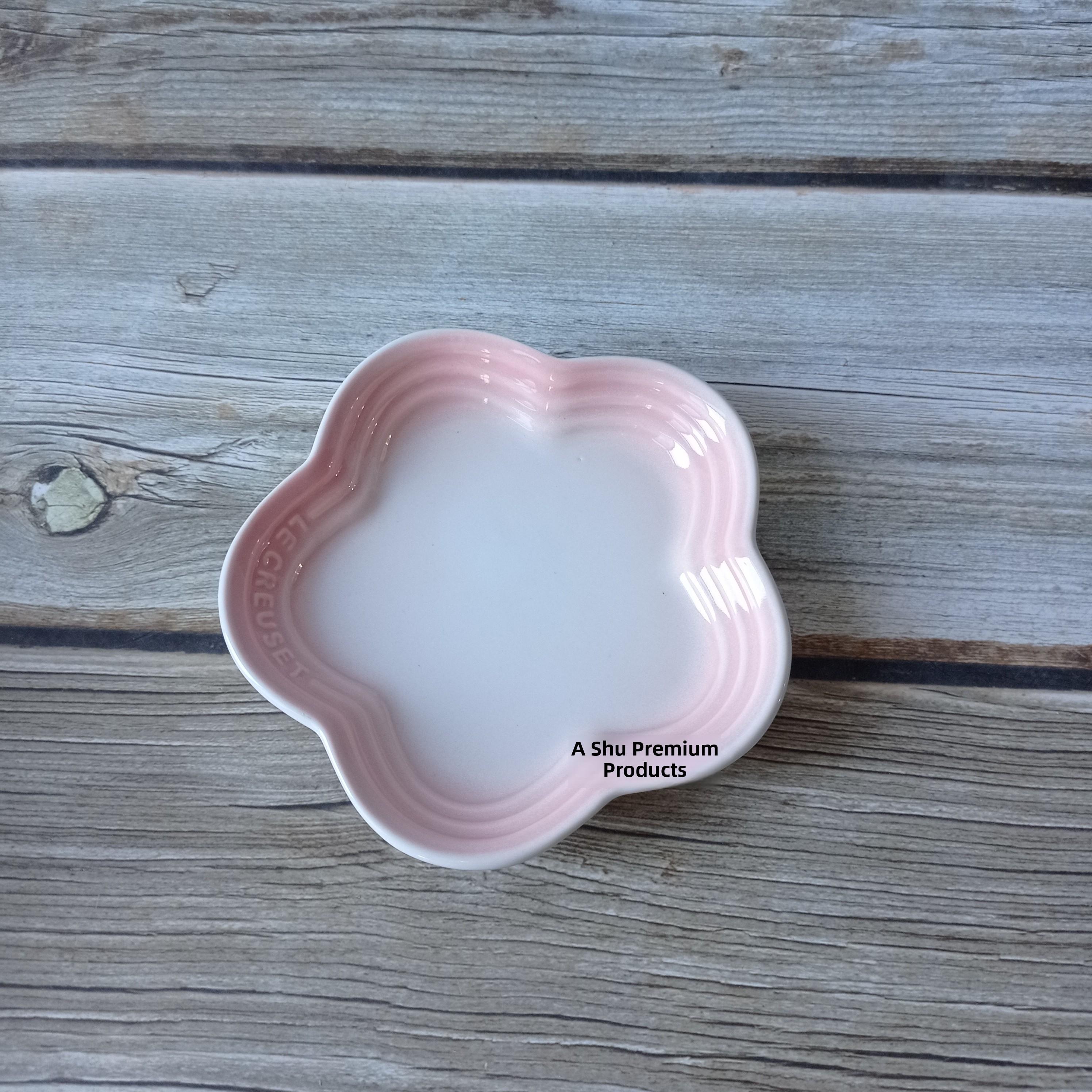 

Le Creuset Cool Color Plum Blossom aped Sauce Di Dert Plate Underglaze Cerc Dining Utensils Universal Size