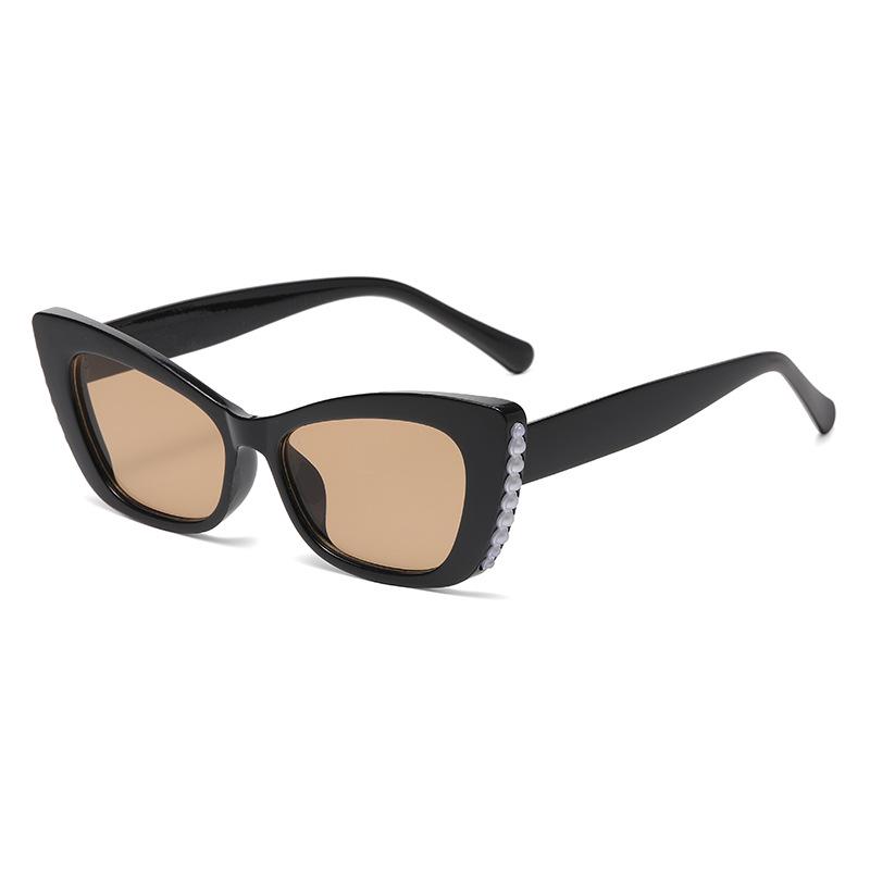 Women s Cat Eye Sunglasses with Pearl Accents - Stylish and Elegant for Travel and Parties