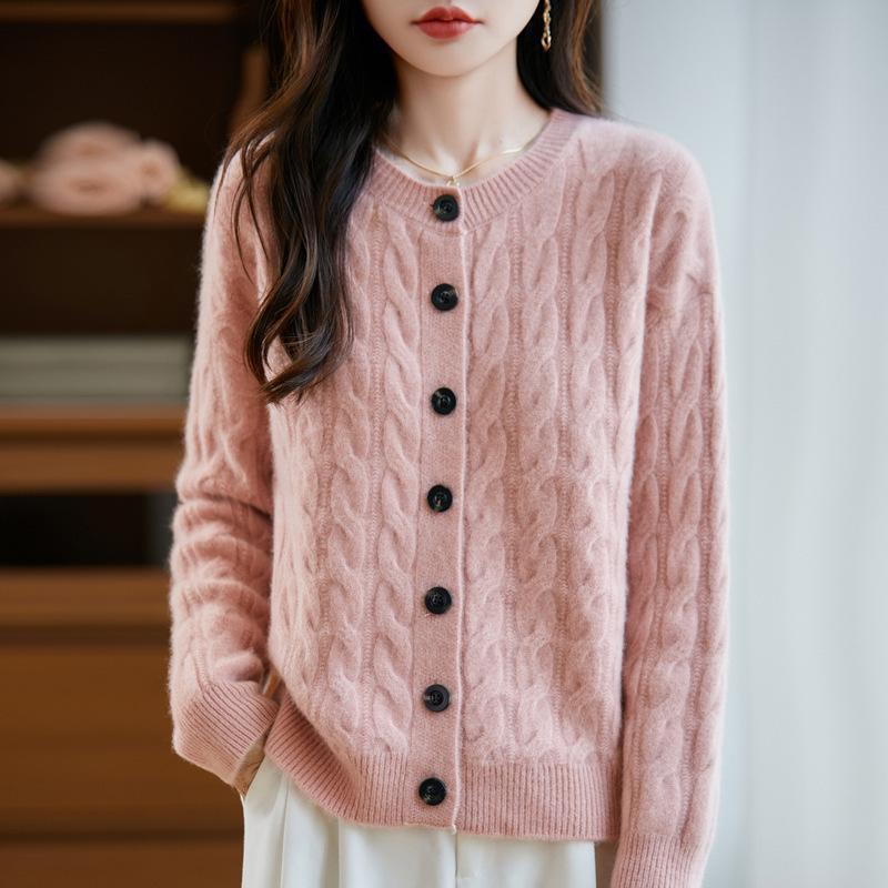 

A New Loose, Large-sized Long-sleeved Knitted Cardigan for Women In Autumn and Winter, A Simple, Stylish and Versatile Top with A Thick Coat M розовый
