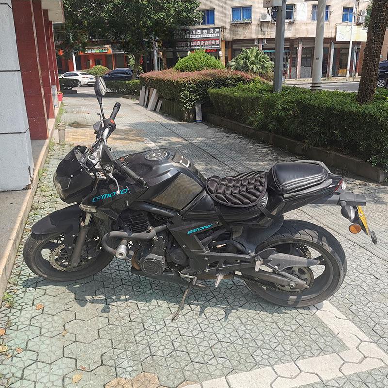 Sedák motocyklu ve stylu Harley s ochranou proti slunci a 3D tlumením nárazů