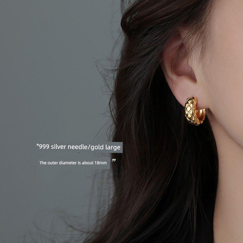 

[Сяннань] Серебро 999 пробы Лю Ифэй в том же стиле круглые серьги-кольца Доступная роскошь серьги-пусеты Новинка 2025 года Причудливые женские серьги 999 silver gold large circle earrings (two price)