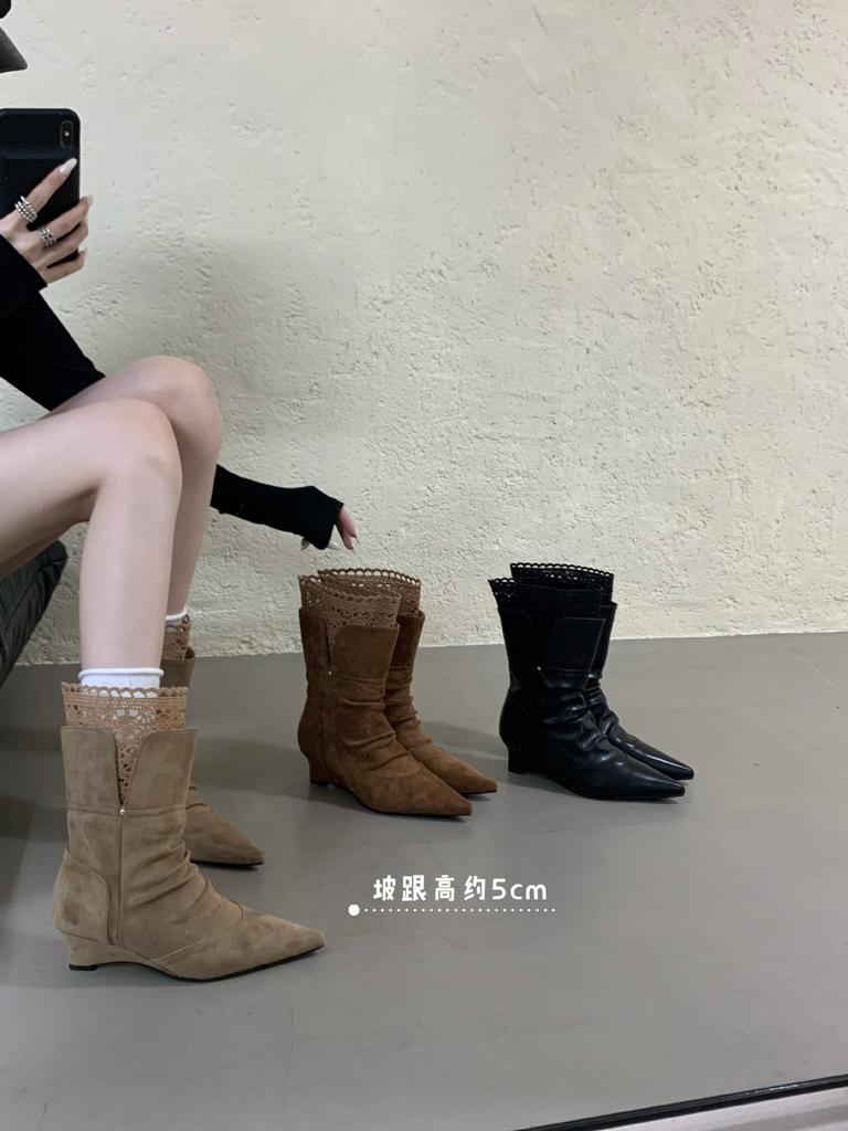 Spitzer Keilabsatz Skinny Stiefel Damen 2025 Herbst und Winter Beige Plüschstiefel Hoher Absatz Britischer Stil Stiefel Skinny Stiefel