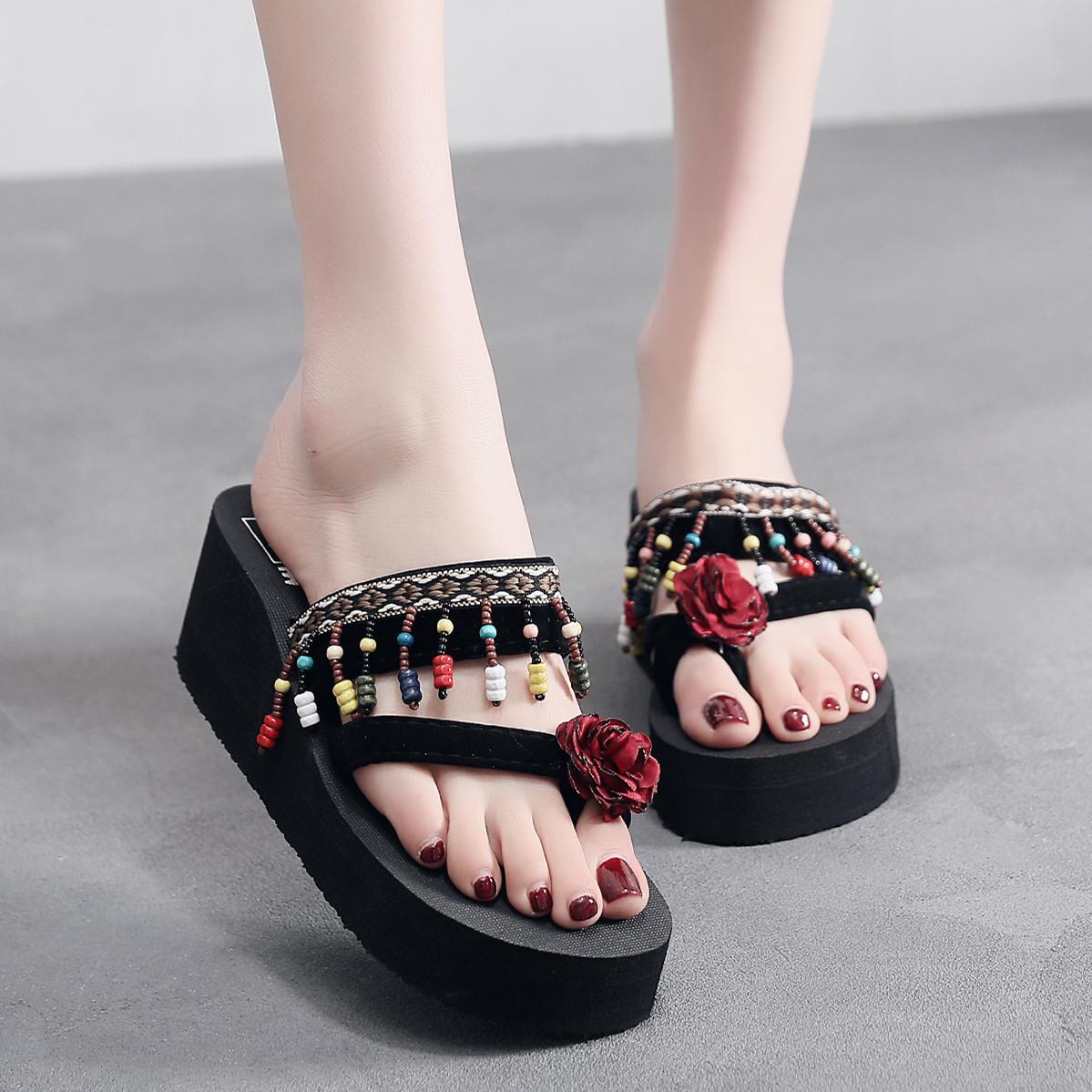 

New high-heeled slippers for women in summer 2026 ethnic style retro seaside beach thick bottom anti slip flip flops 35