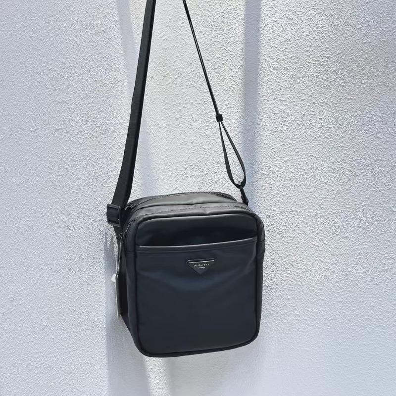 

Fashionable and Versatile Single-shoulder Bag for Men Simple and Casual Crossbody Bag бежевий