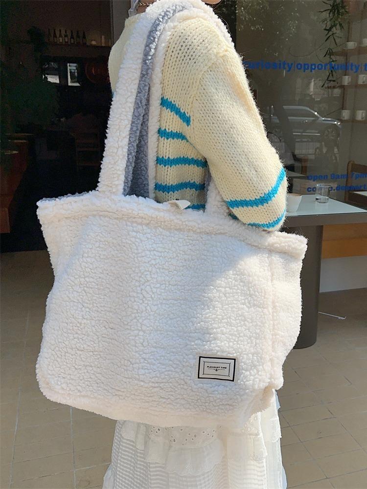 Women Plush Reversible Shoulder Bag Ladies Warm Fabric Handbag Winter Girls Large Capacity Books Tote Cute Lamb Like Cloth Purse
