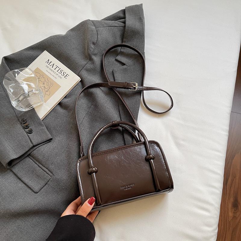 Fashion Trend Handbag Women's 2025 Autumn New Korean Version Ins Trend Simple Foreign Style Small Square Bag Shoulder Bag