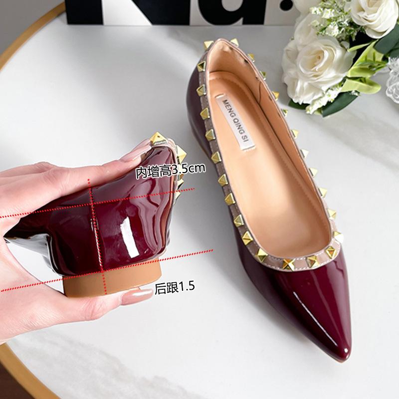 The Inner Height Increase Is Not Tired, the Foot Water Rivet Patent Leather Shoes, Flat Heels Women's Shoes Are Versatile, Pointed Single Shoes