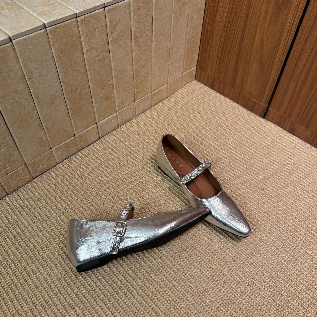 2025 neue spitze Ein-Wort-Schuhe mit Strassnieten, innen abgeschrägter Absatz, flacher Ausschnitt, vielseitige Pendler-Arbeitsschuhe für Damen