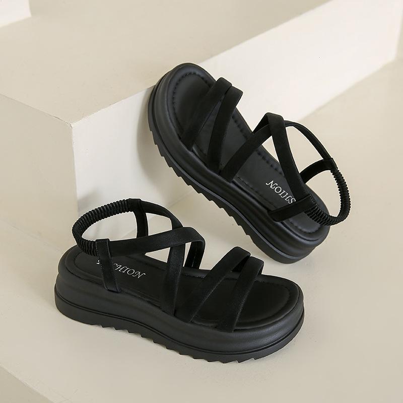 Sandals female 2025 summer new fairy wind round head cross belt casual muffin platform fashion beach roman shoes