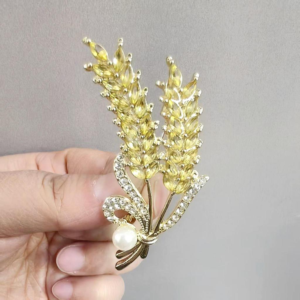 High-End Pearl & Rhinestone Butterfly Brooch for Women's Fashion Suits and Scarves