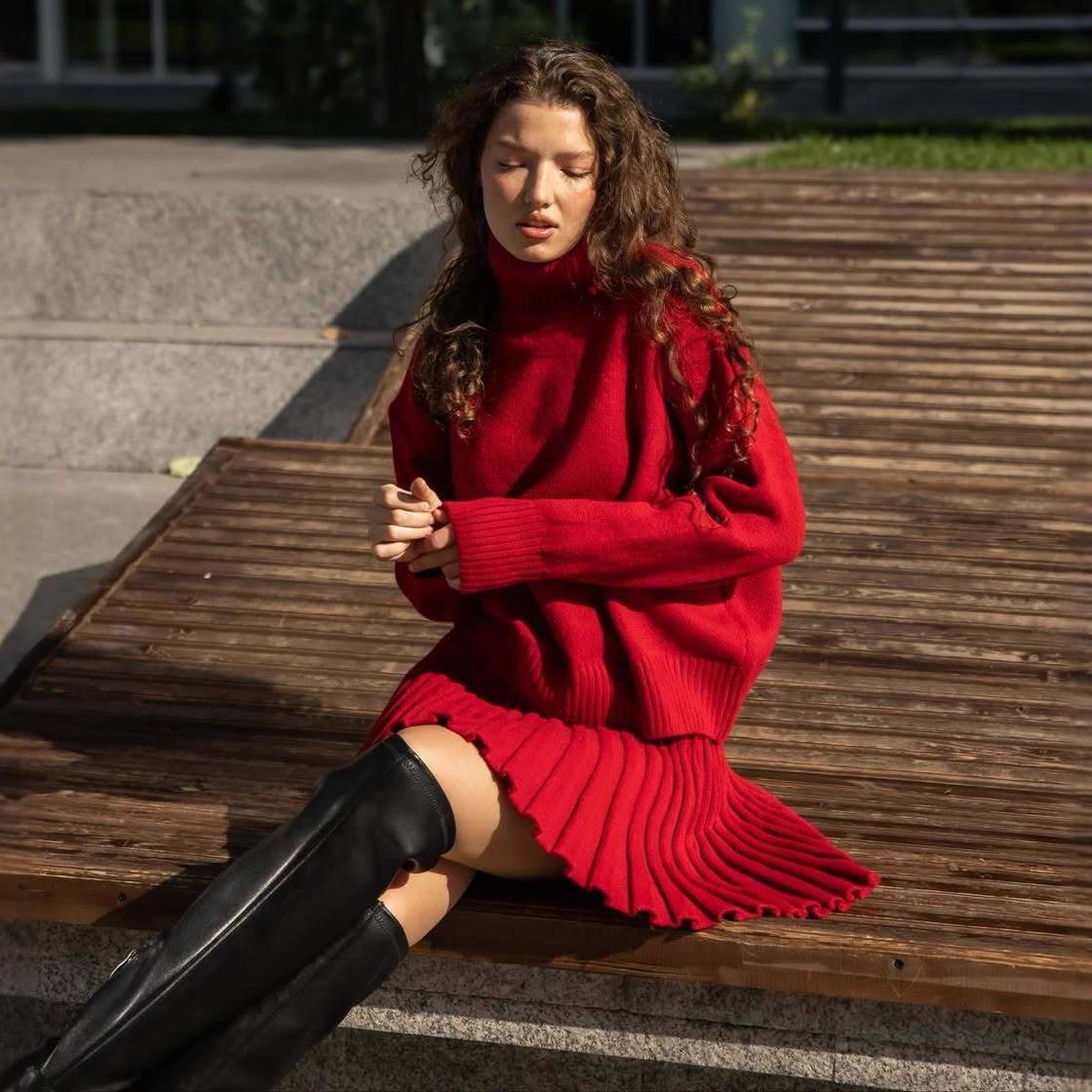 American women s fashion 2025 autumn new fashion turtleneck knit base layer, slimming sweater, pleated skirt XS