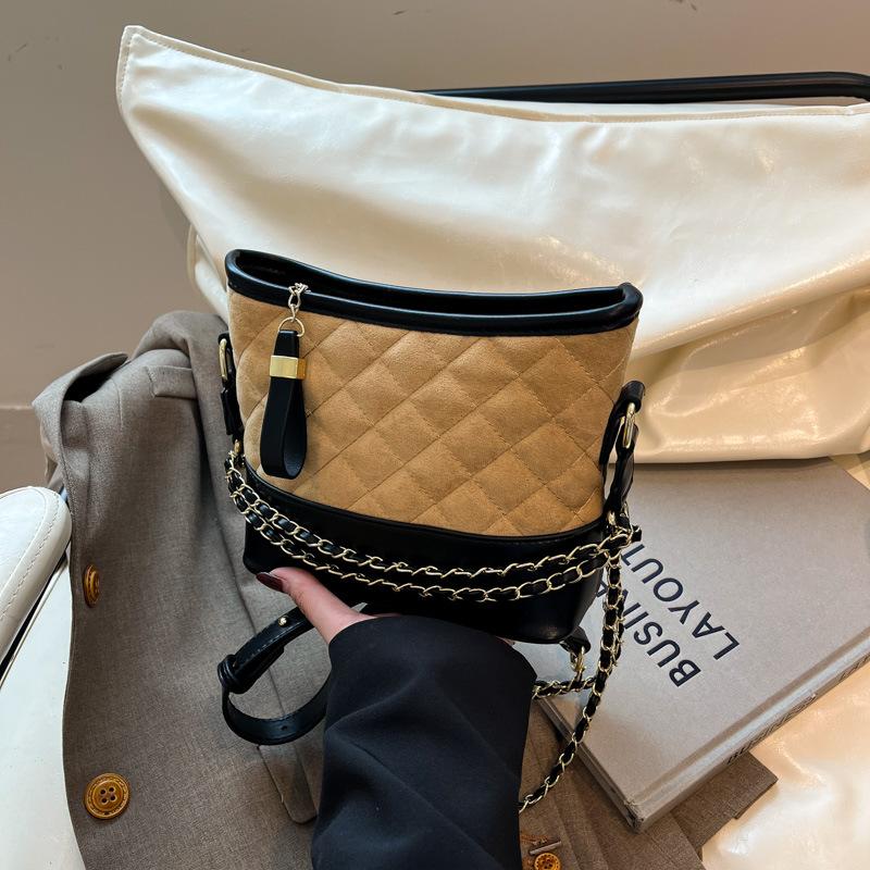A High-end Stylish Women's Bag with Diamond-patterned Chain Splicing Single-shoulder Crossbody Bag for Wandering