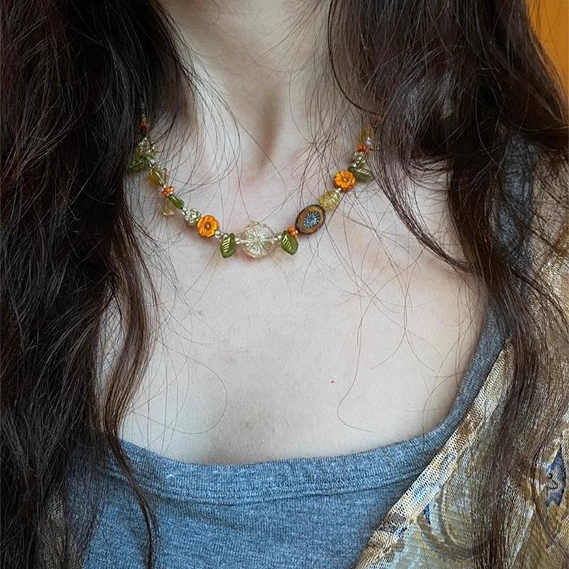 

Mori Style Fresh Floral Beaded Necklace with Hawaiian Island Leaves
