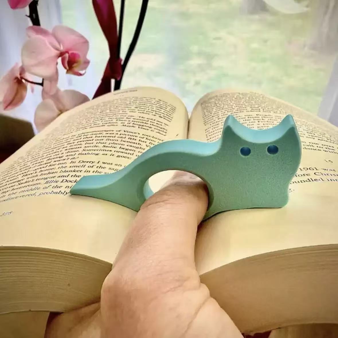 

1Piece Cat Thumb Book Page Holder Bookmark Cute Animation Animal Reading Stand Auxiliary Tool School Supplies Present Bookmark