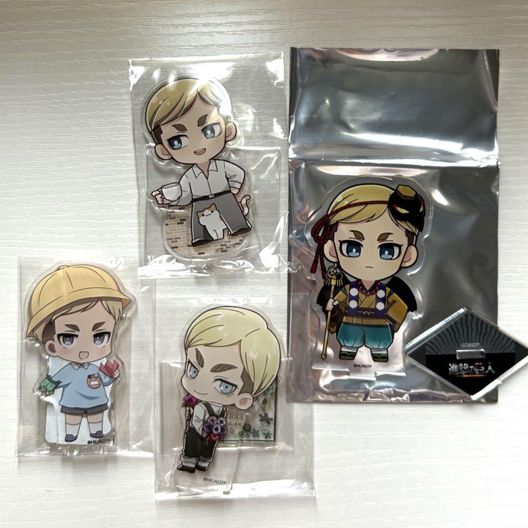 

[USED] Attack on Titan Erwin Acrylic Stand 4 pieces