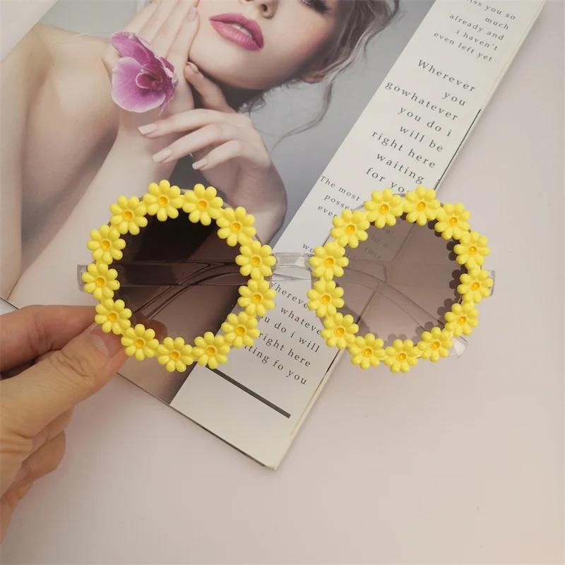 Cute Shades Colorful Beach Sunglasses Daisy Sun Glasses Fashionable Party Eyewear For Summer Fashion Beachwear Costume Accessory