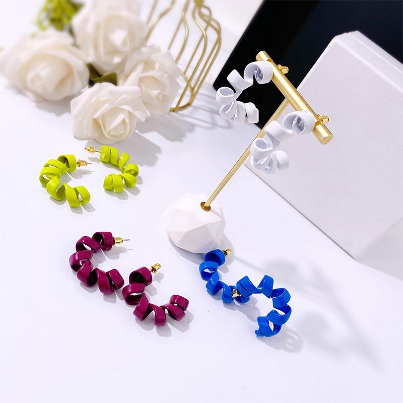 Niche Design Sense, Color Phone Line, Circle Earrings, Fashionable Temperament, Face, Thin Small Spring Earrings