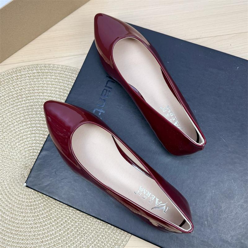 Fashion 2025 New Pointed Toe Women's Flat Shoes Patent Leather Work Boat Shoes Large Size Women Shoes 42 43 Loafers Women Zapatos Mujer