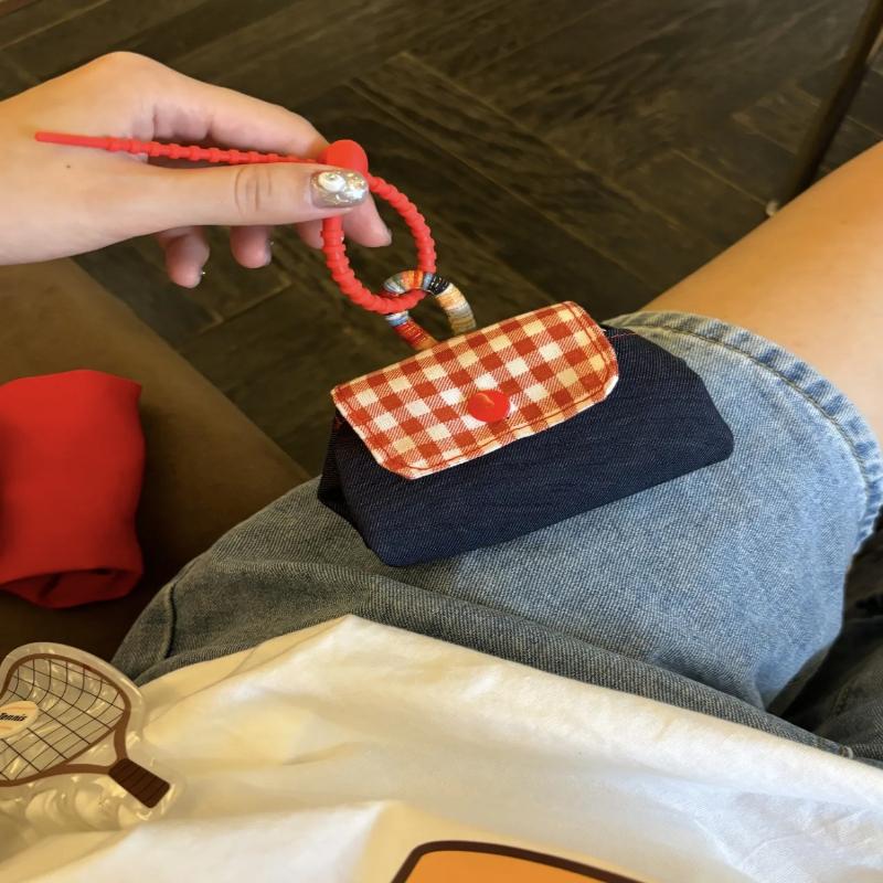 

Red checkered small bag cute and exquisite headphone bag denim canvas can be hung on the bag small bag portable pendant