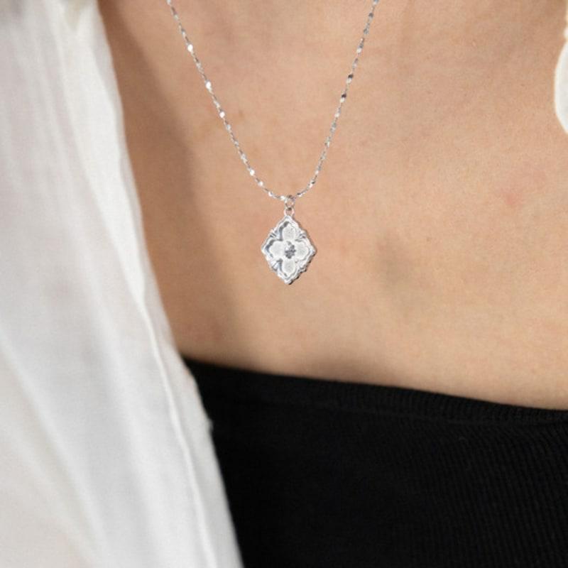 LingerPiece [Unisex] Baroque Pattern Necklace