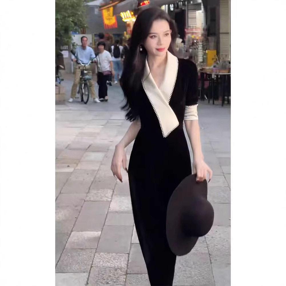 Winter's Powerful Aura, Elegant Ladylike Long Dress with a High-End Feel, Hepburn-Style Black Waist-Cinching Dress for Formal Occasions