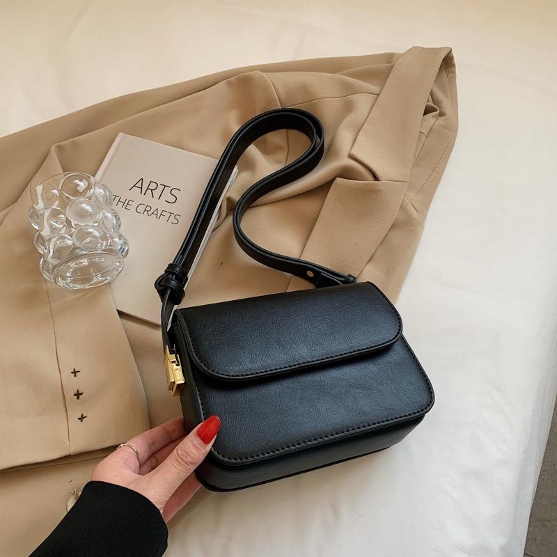 IELGY Design Shoulder Strap Fashionable and Popular Messenger All-match Small Square Bag