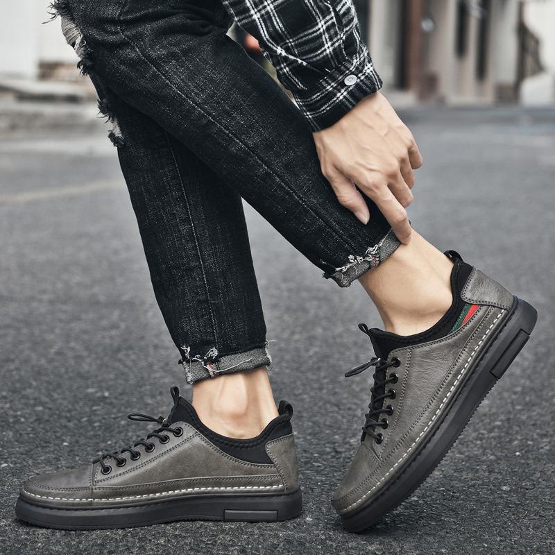 Frühjahrssaison 2025 neue schwarze tägliche kleine Lederschuhe Herrenschuhe Low-Top atmungsaktiv vielseitig sportlicher Stil lässige Board-Schuhe