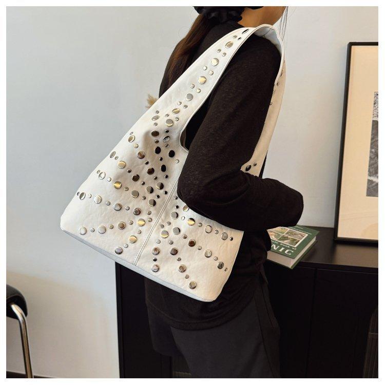 Fashion Retro Rivet Locomotive Bag Shoulder Armpit Bag Fashionable Versatile Large Capacity Portable Tote Bag