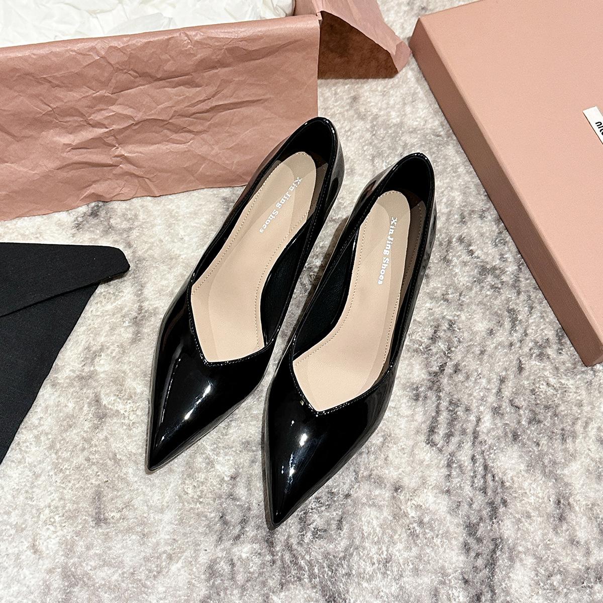 

879-2 French pointed high-heeled single shoes spring and autumn new simple shallow mouth stiletto single shoes work commuter women s shoes 35 чёрный